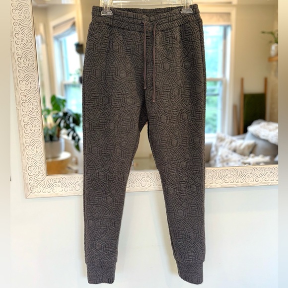 Fabletics Textured Design Gray Drawstring Joggers S - Picture 4 of 11
